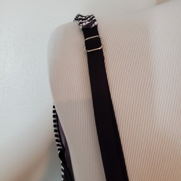 Yonique Twist Front V Neck Tummy Control Swim Top Size XL Black & White Striped - Picture 12 of 13